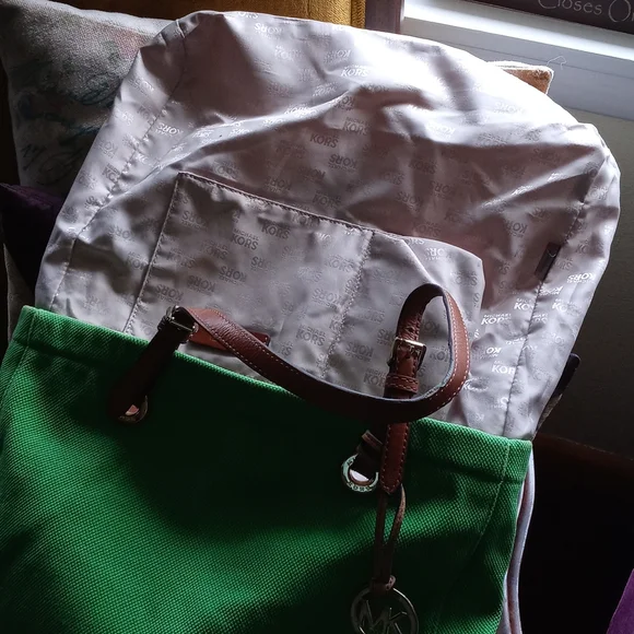 Michael Kors Green Shoulder Bag - Picture 11 of 14